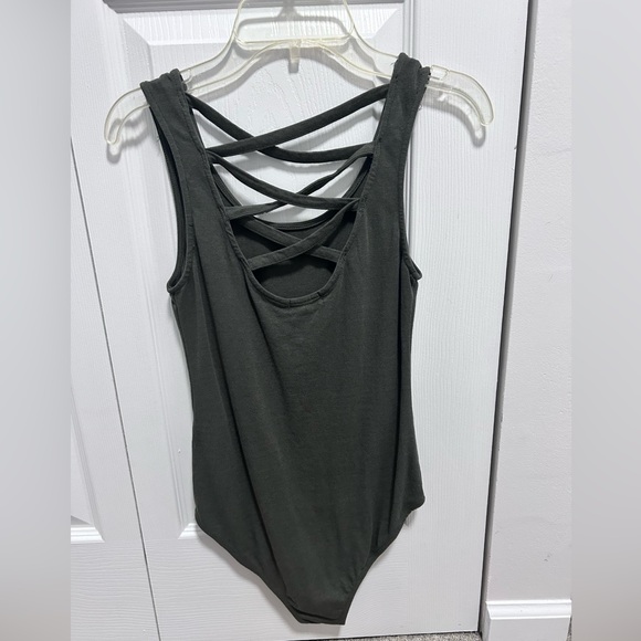 Cross back bodysuit - Picture 2 of 3